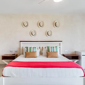Apart-hotel Mareazul Front At, Playa del Carmen